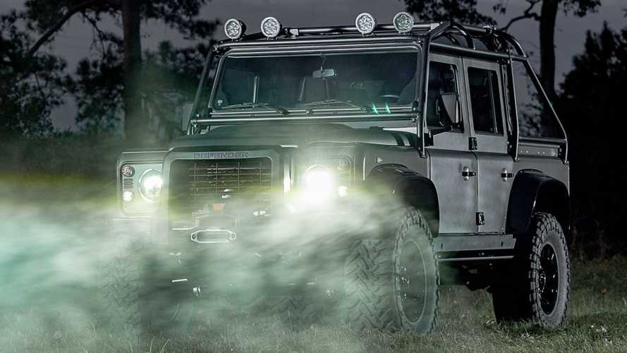 Bu Land Rover Defender’a bir Corvette motoru takılmış