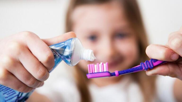 Bu maddeye dikkat Dişleri beyazlatmak yerine zarar veriyor