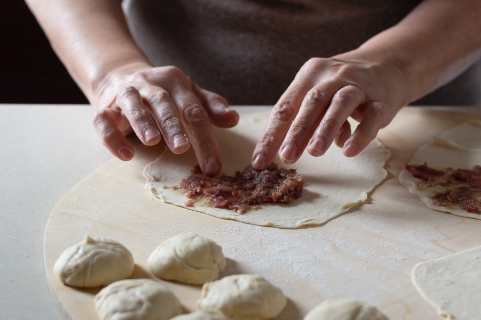 buzluk-icin-ci-borek-yapimi2