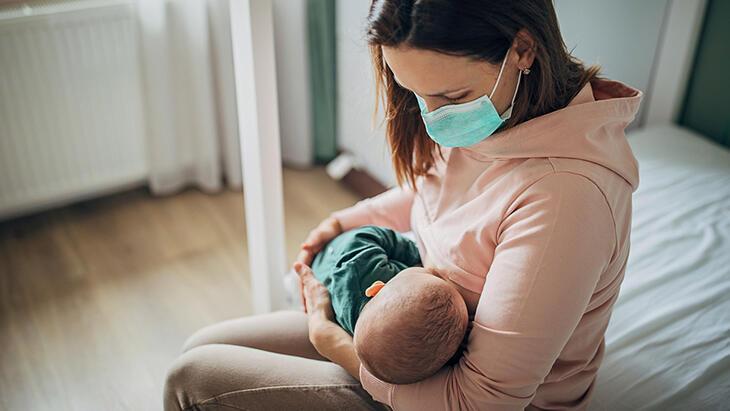 Emzirme döneminde yapılan Kovid-19 aşısı anne ile bebeği koruyor