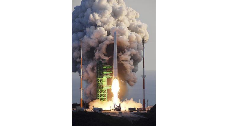 Güney Kore ilk yerli roketi Nuriyi uzaya fırlattı