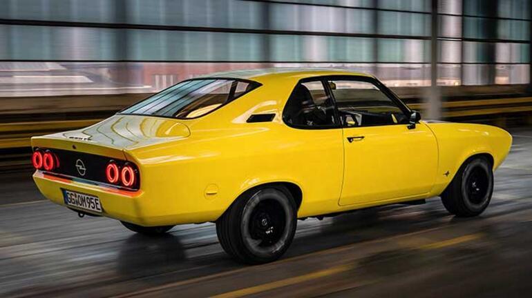 Opel Manta GSe ElektroMOD dikkatleri üzerine çekiyor