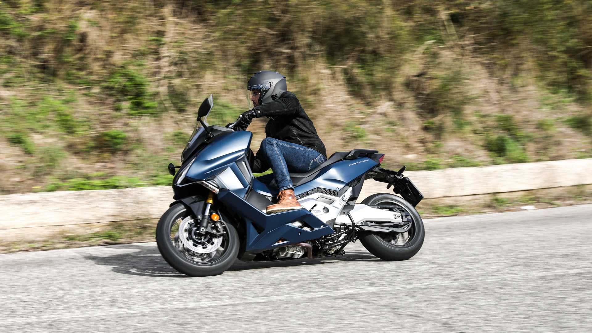 Honda Forza ailesi Forza 750 ile büyüyor