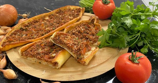 Nefis Hamuruyla: Kıymalı Pide