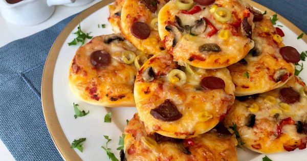 Mini Pizza Tarifi, Nasıl Yapılır? (Resimli Anlatım)