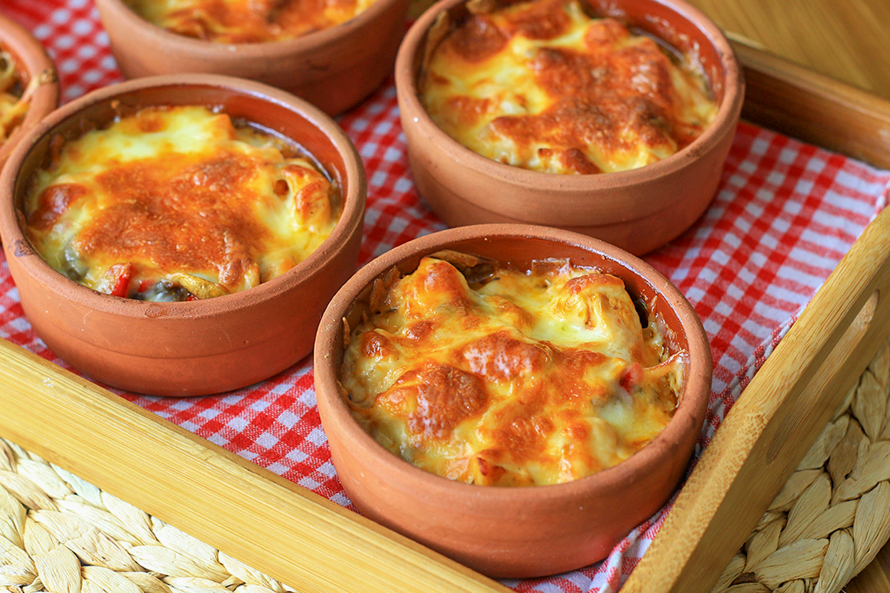 Güveçte Kaşarlı Tavuk Sote Tarifi