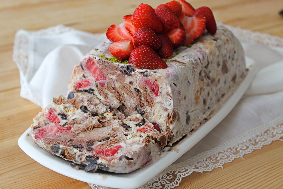 10 Dakikada Çilekli Parfe Tarifi