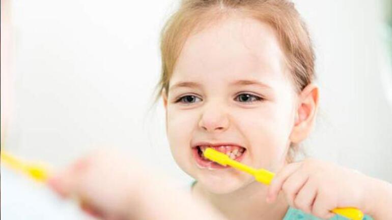 Çocukları süt dişi çürüklerinden korumak için 5 öneri