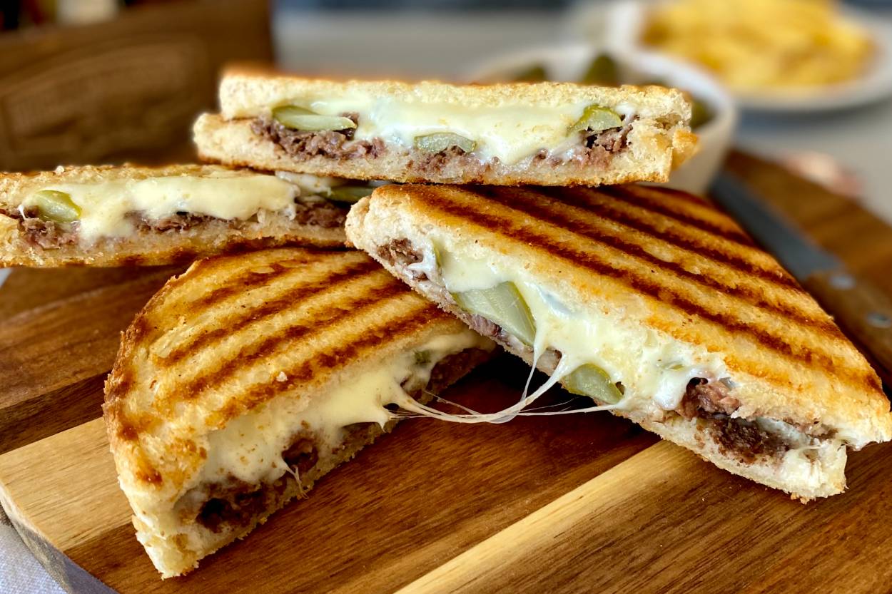 Kavurmalı Tost Tarifi