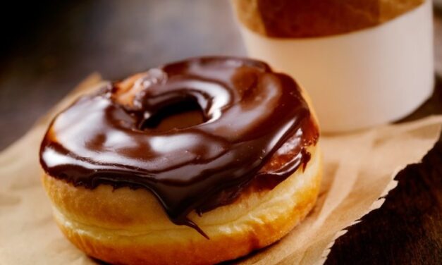 Ev Yapımı Çikolatalı Pratik Donut