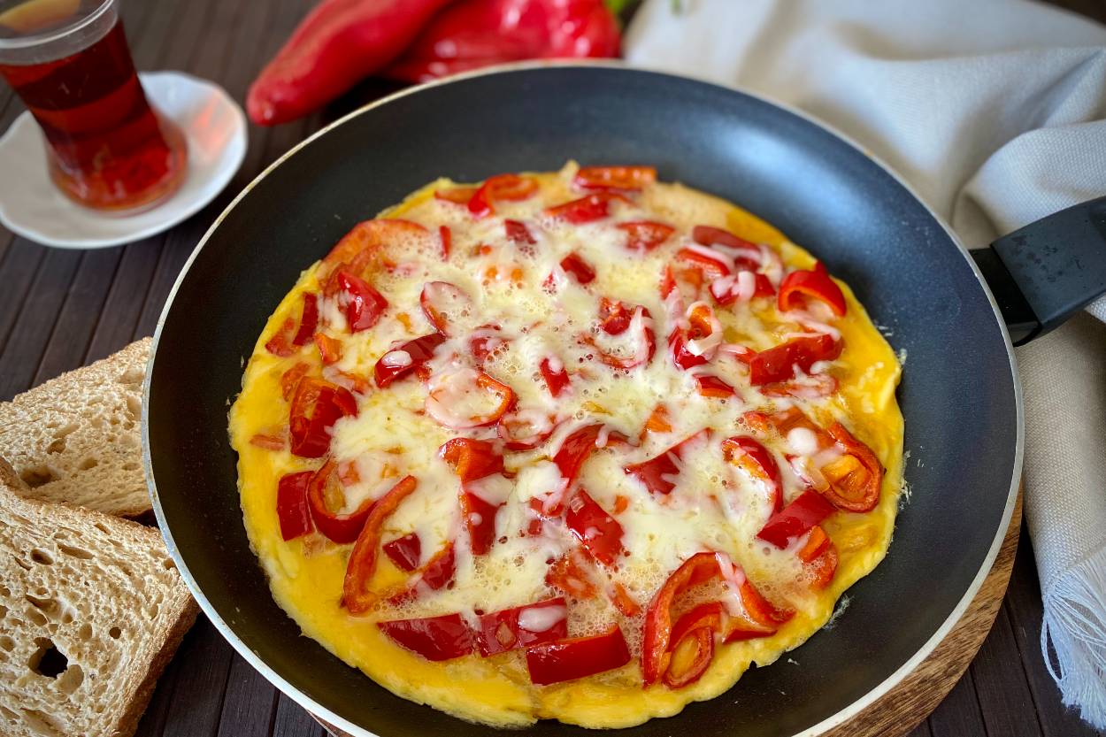 Kapya Biberli Kahvaltılık Yumurta Tarifi