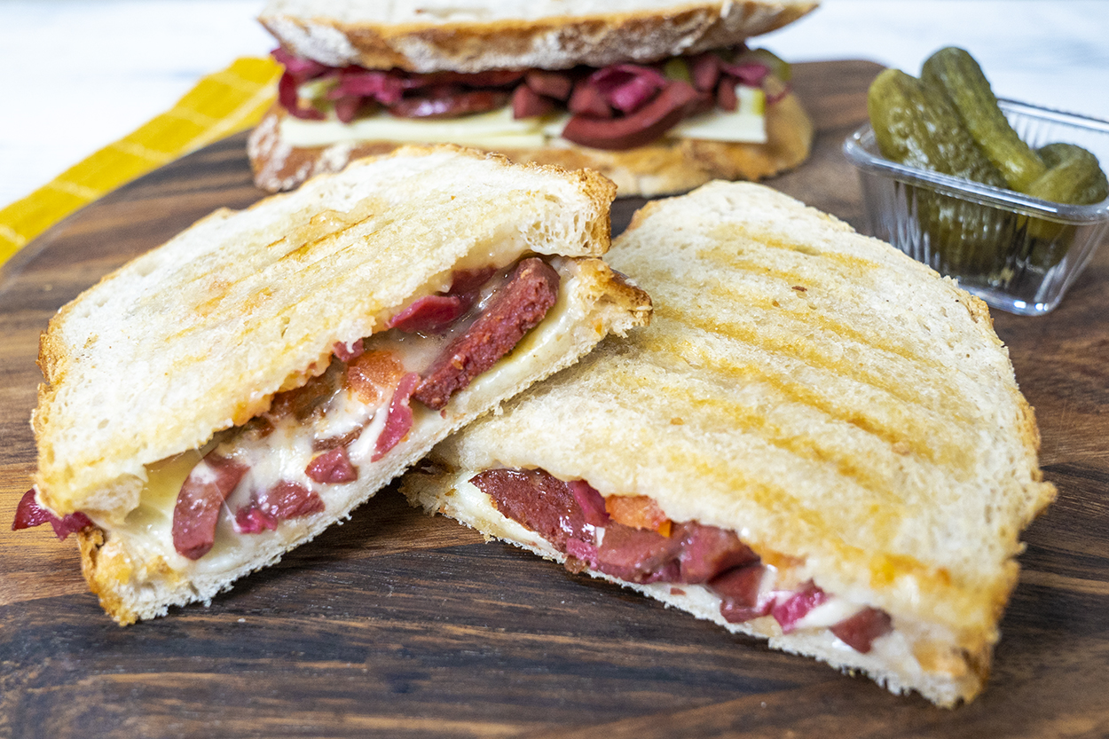 Peynirli Ayvalık Tostu Tarifi