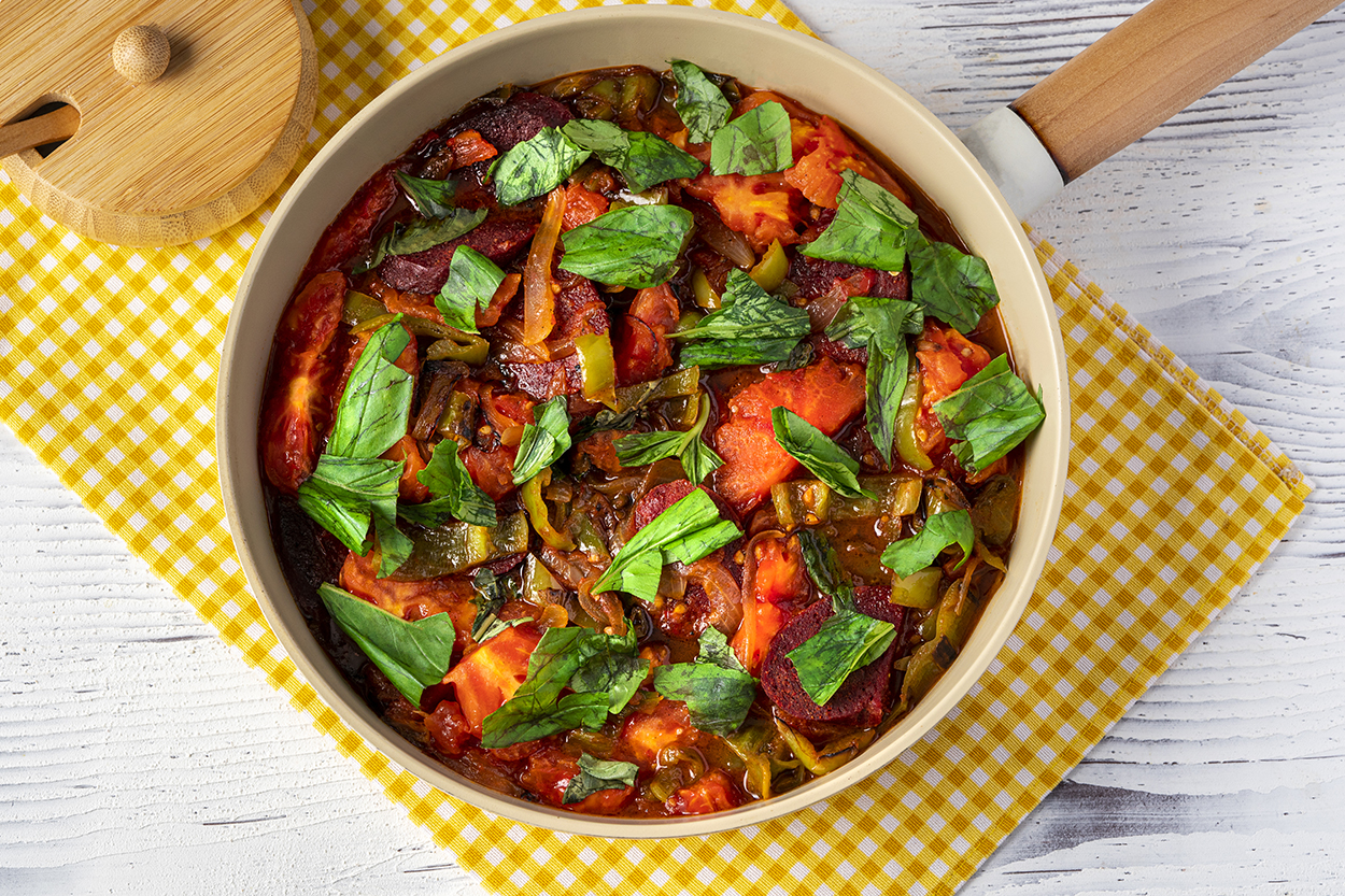 Fesleğenli Domatesli Sucuk Tarifi