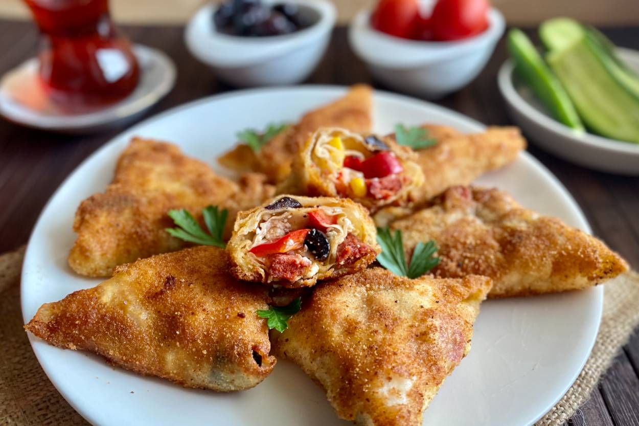 Kırmızı Biberli Kahvaltı Böreği Tarifi