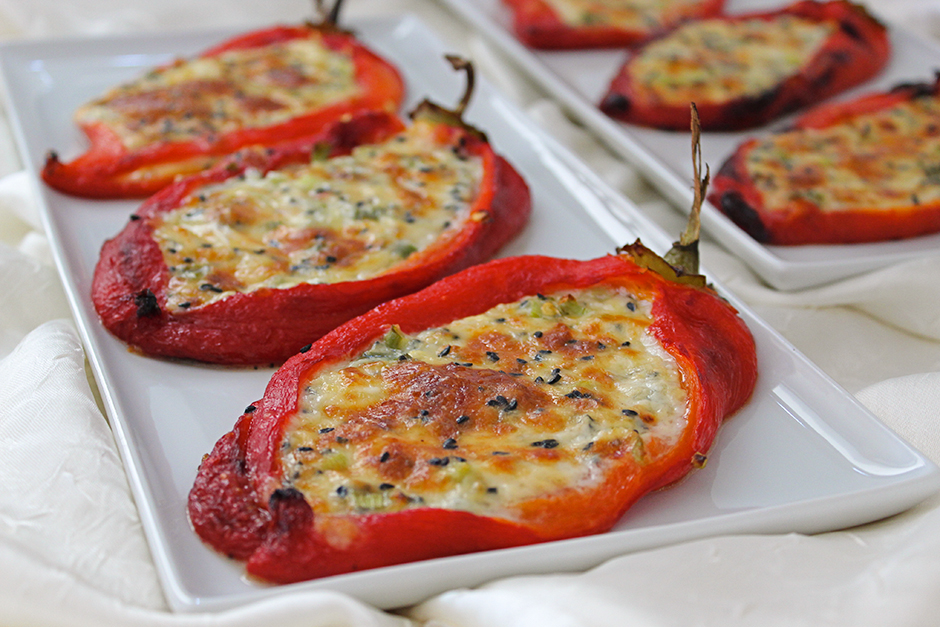 Peynirli Fırında Sandal Biber Tarifi