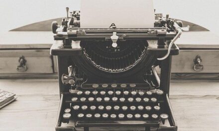 Rüyada Daktilo Görmek Ne Demek? Hızlı Bir Şekilde Daktiloda Yazdığını Görmek