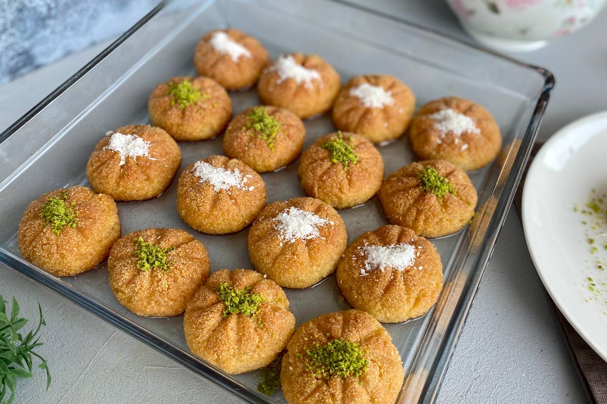 10 Dakikada Lokum Gibi İrmik Tatlısı Tarifi