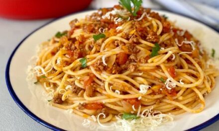 Bolonez Soslu Spagetti Tarifi, Nasıl Yapılır? (Resimli Anlatım)