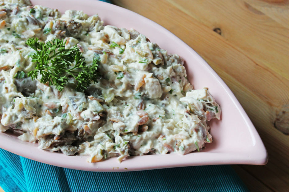 Tavuklu Köz Patlıcanlı Yoğurt Salatası Tarifi