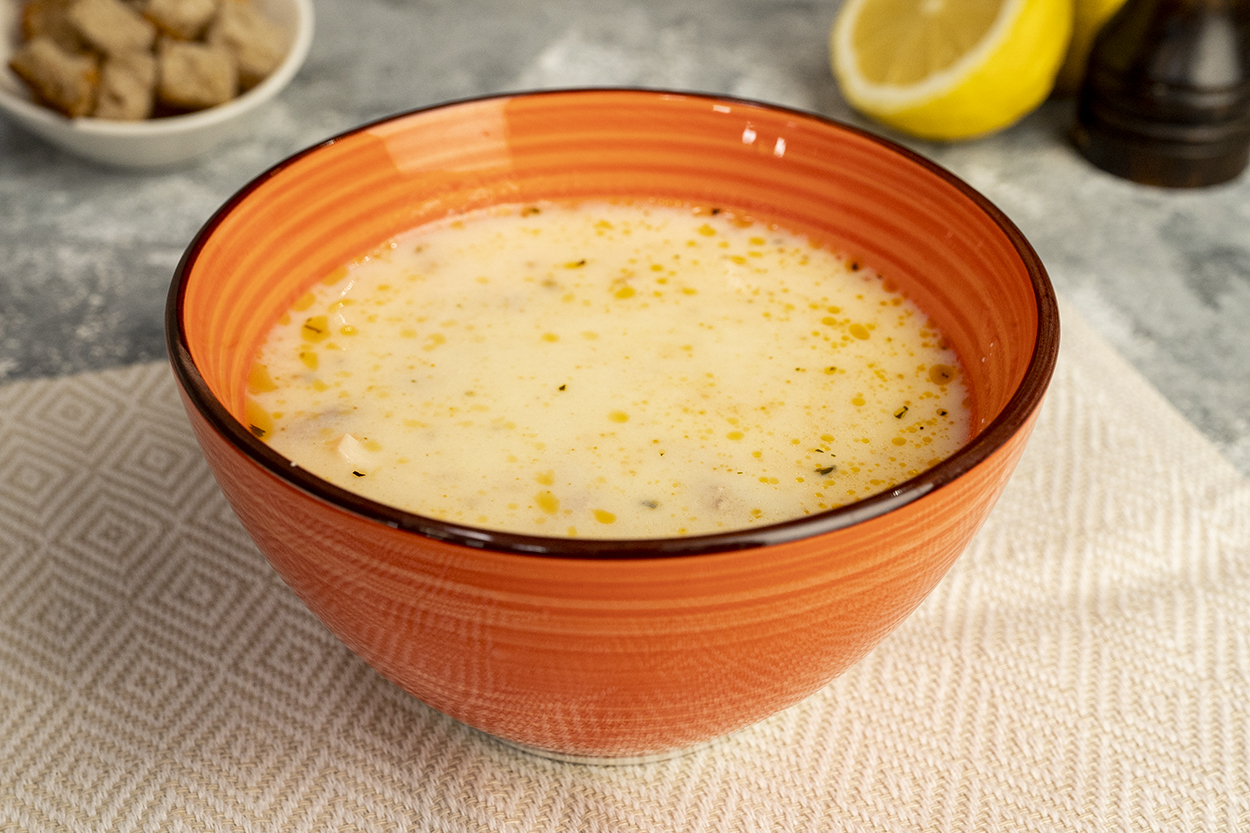 sehriyeli-tavuk-corbasi-yemekcom