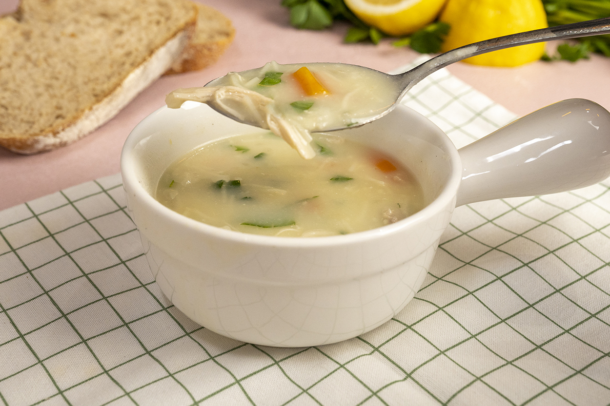 eksili-tavuk-corbasi-tarifi-yemekcom