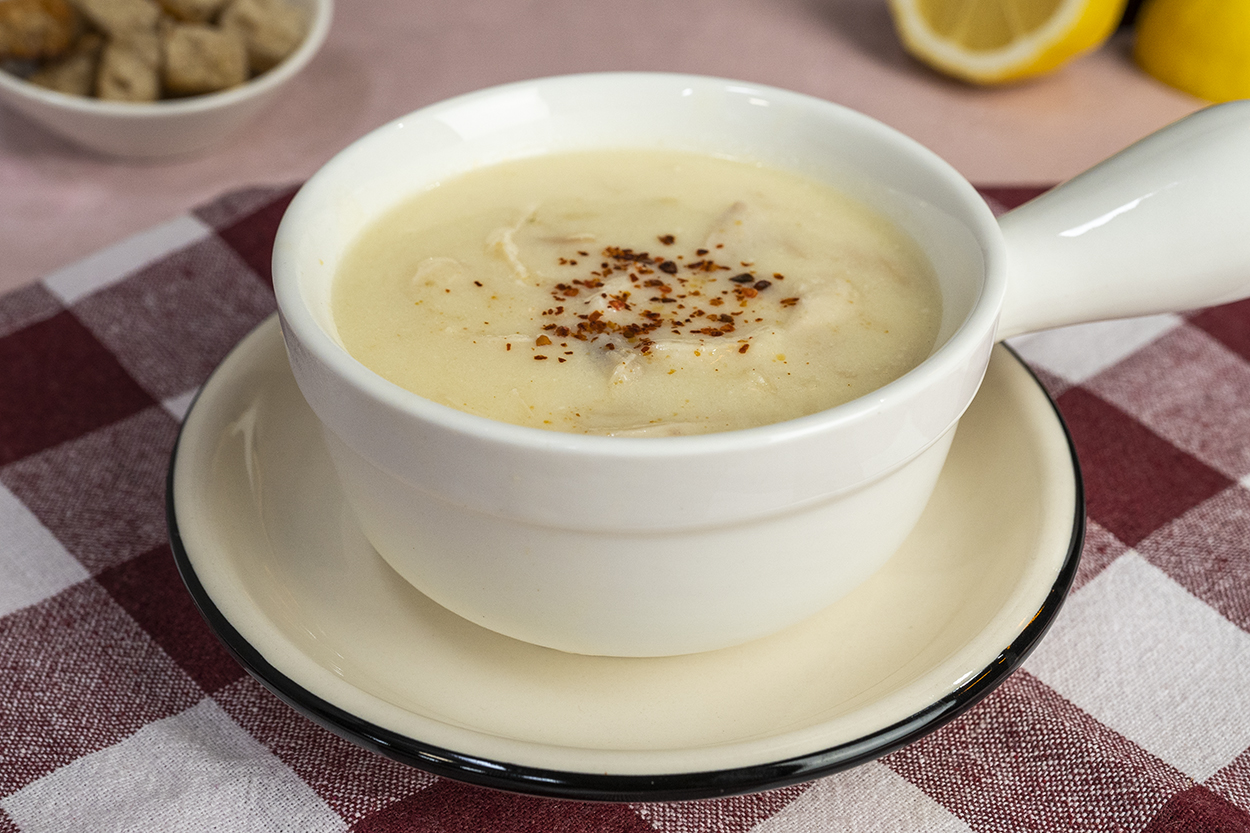 tavuklu-sehriye-corbasi-yemekcom