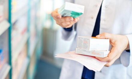 Rüyada Eczacı Görmek Ne Demek? Eczacı İle Konuşarak Eczaneden İlaç Aldığını Görmek