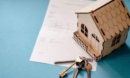 Rüyada Emlak Komisyoncusu Görmek Ne Demek? Emlakçı İle Konuştuğunu Görmek