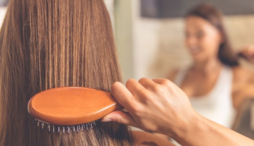 Saçlarımız Neden Dökülüyor? İşte Saç Dökülmesine Sebep Olan 5 Uygulama!