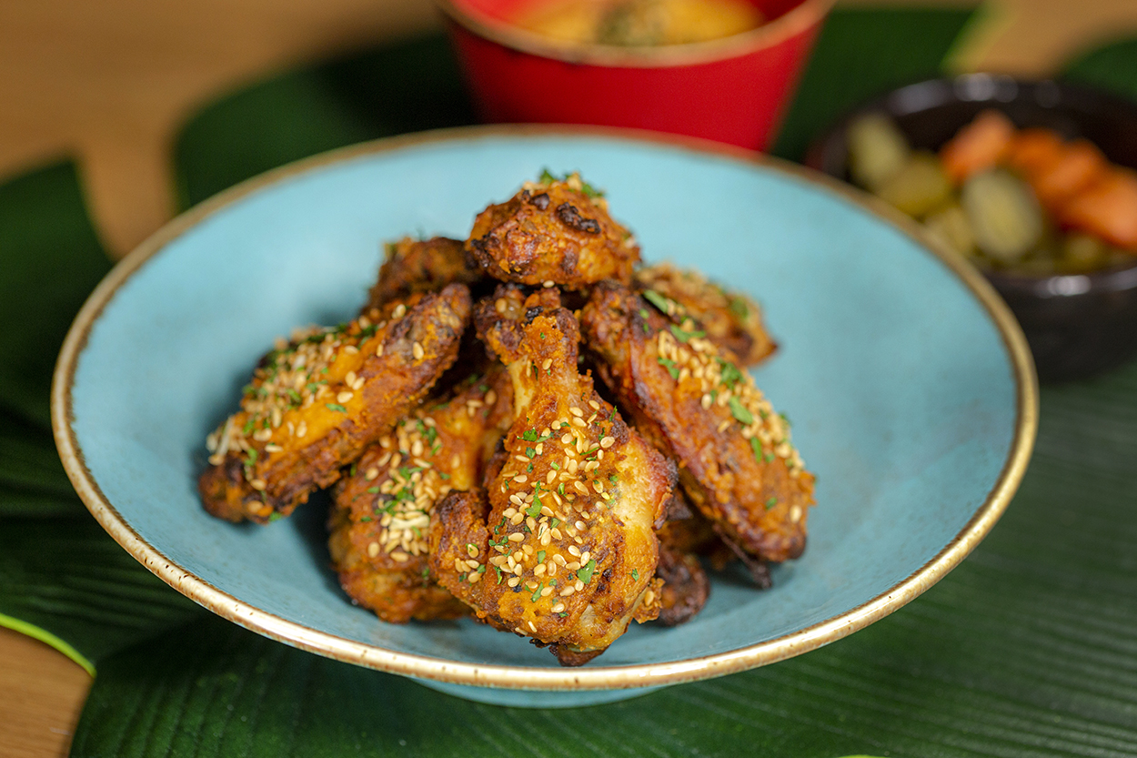 Fıstık Ezmeli ve Turşulu Tavuk Kanatları Tarifi