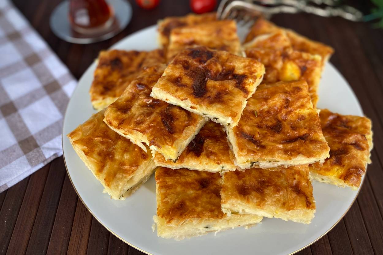 Süt ve Yoğurt Soslu Börek Tarifi