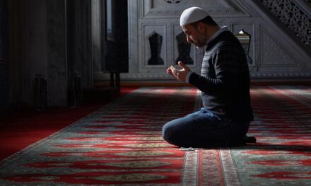 Rüyada Farz Namazı Görmek Ne Demek? Evde Farz Namazlarını Kıldığını Görmek