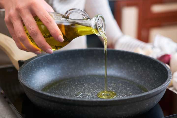 kizartma-yaparken-zeytinyagi-kullanilir-mi-shutter-2