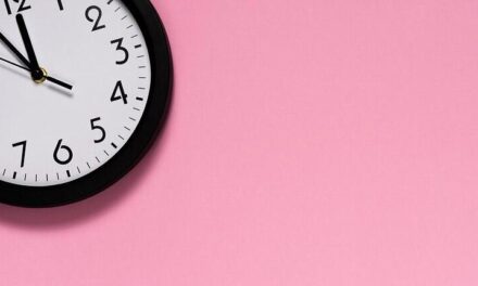 12.12 Saat Anlamı ve Yorumu 2023: Çift Saat 12 12 Ne Anlama Gelir?