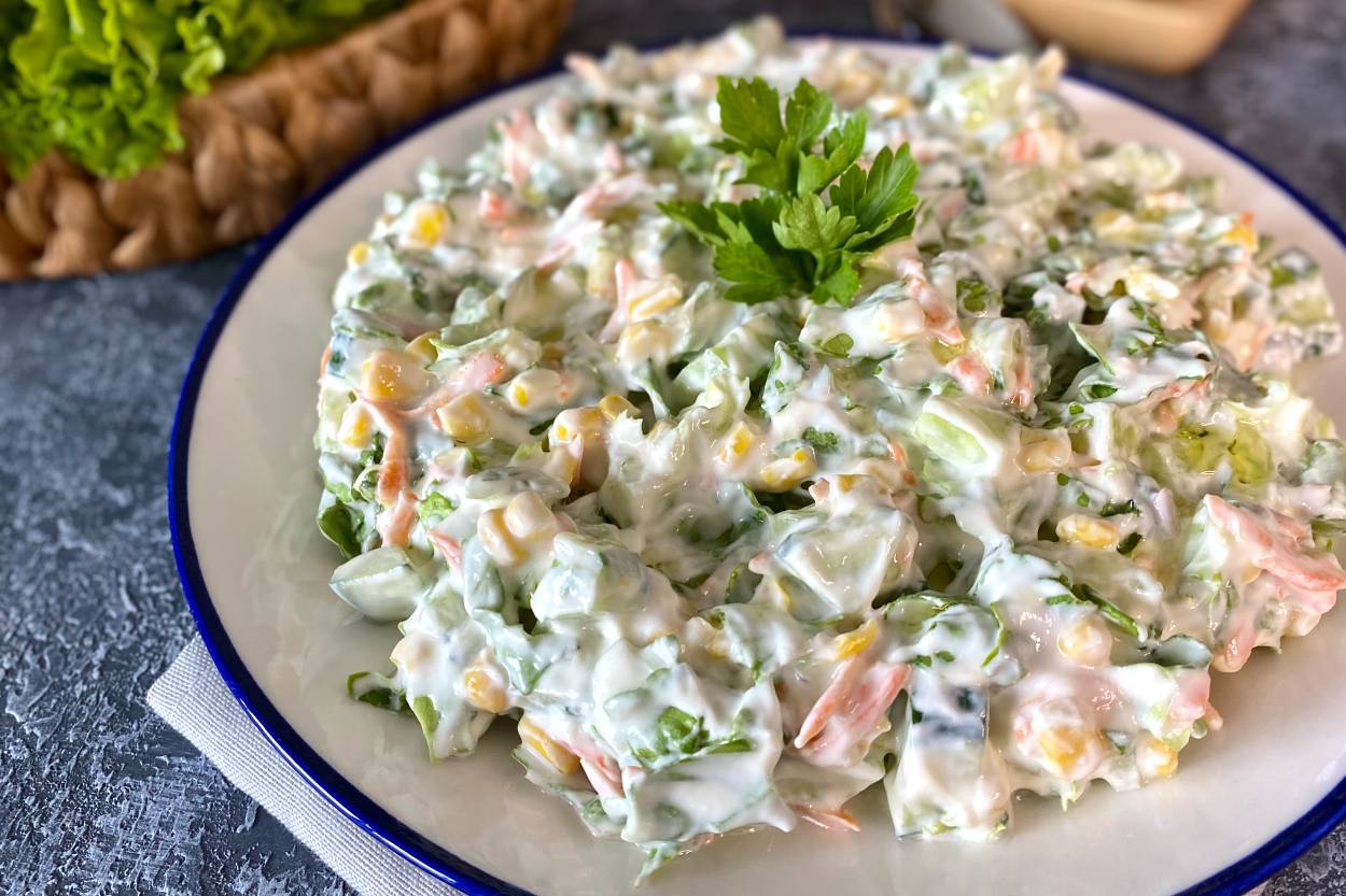 Yoğurtlu Marul Salatası Tarifi