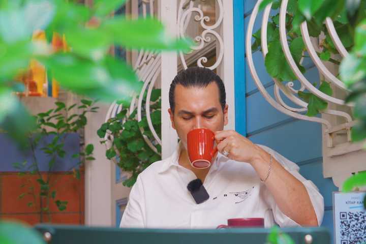 mavi-kitap-kafe-ferhat-sef