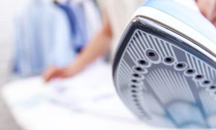 Ütü derdine son! Meğer bu kadar kolaymış: Kıyafetleriniz jilet gibi olacak