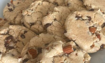 Kıyır Kıyır: Çerezli Çikolatalı Çatlak Kurabiye