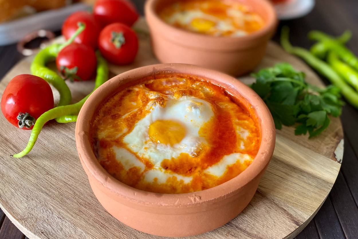 Güveçte Porsiyonluk Menemen Tarifi