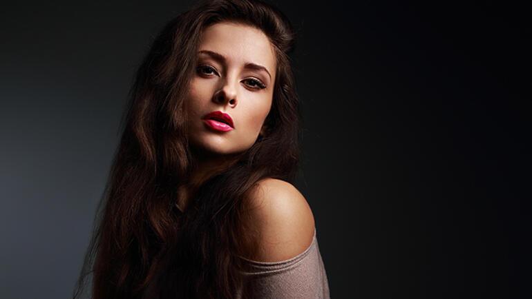 Hint kadınlarıyla başladı Hacimli ve uzun saçlar için her gün 4 dakika masaj