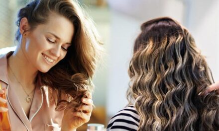 Saç derinizi tedavi edip dökülmeyi durduruyor! Her gün 5 dakika yeterli