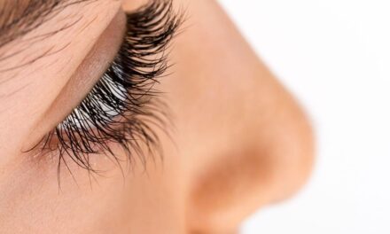 Kirpiklerinizi takma kirpik gibi uzatıyor ve gürleştiriyor: Sürdüğünüz yerden kıl çıkarıyor