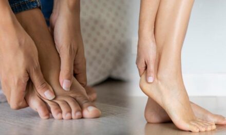 Ayak kokusuna doğal çözüm! 10 dakika bekletince kokudan eser kalmıyor