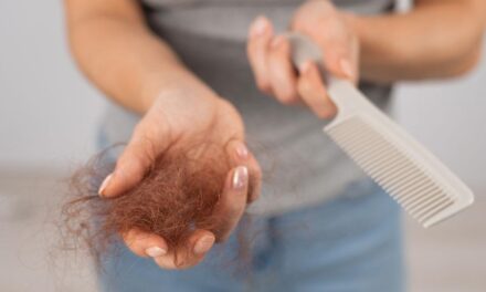 Saç dökülmesini bir haftada bitiriyor, yeni saç çıkarıyor! Halat gibi saçların sırrı bu formülde saklı