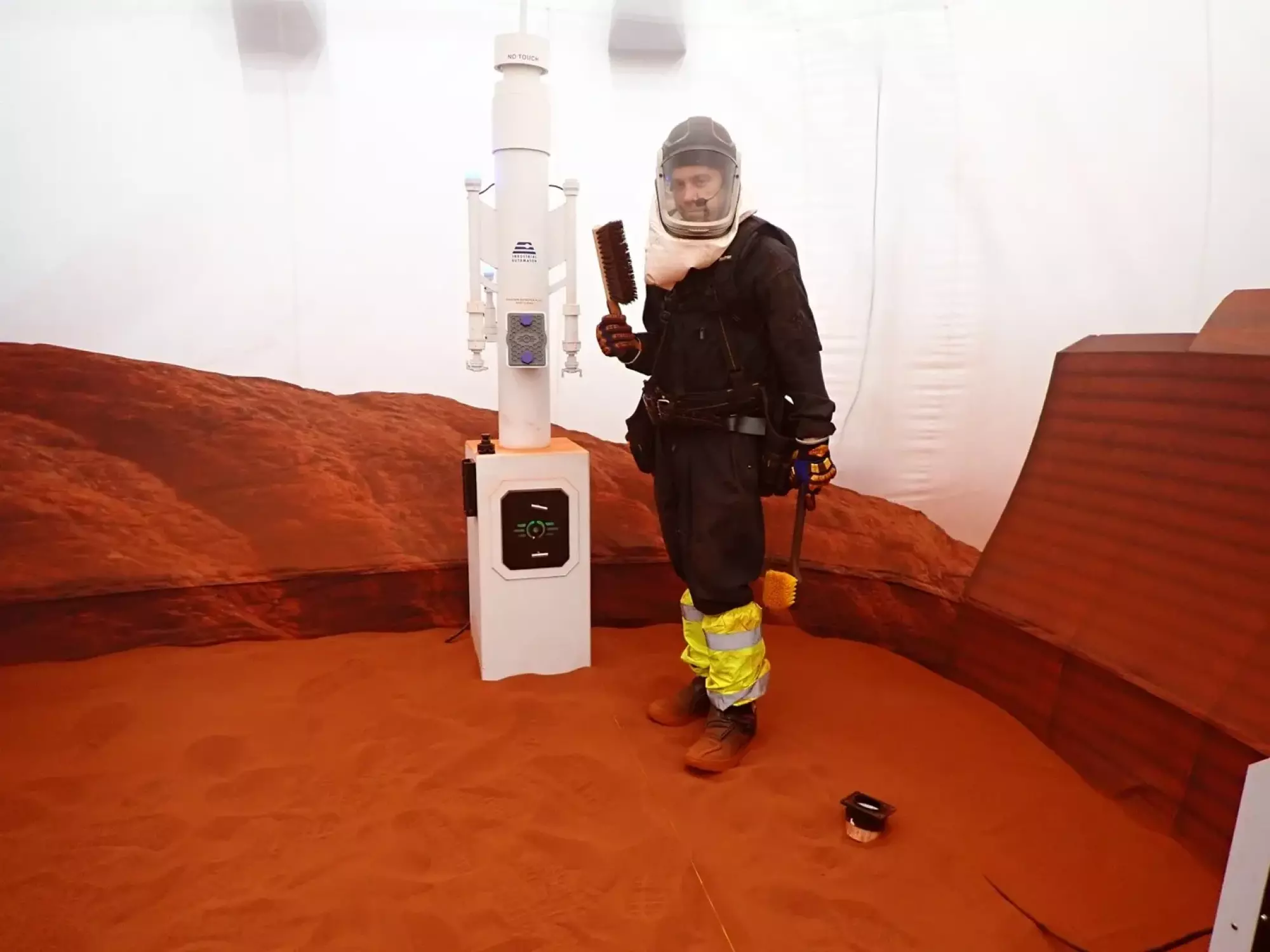 Chapea crew simulating a Marswalk