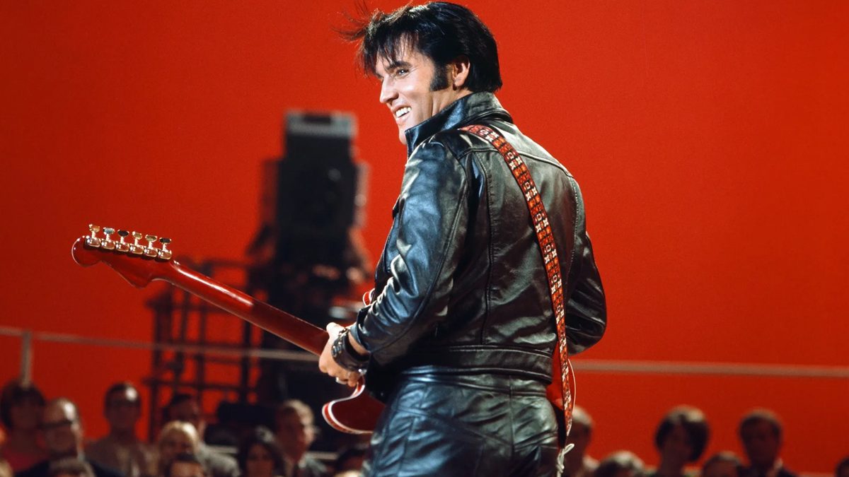 Elvis binaya dönüyor! Ama hologram olarak… (Evet, Elvis yeniden sahneye çıkacak)