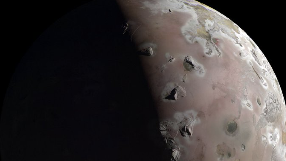 NASA flies extremely close by volcano world, captures wild footage