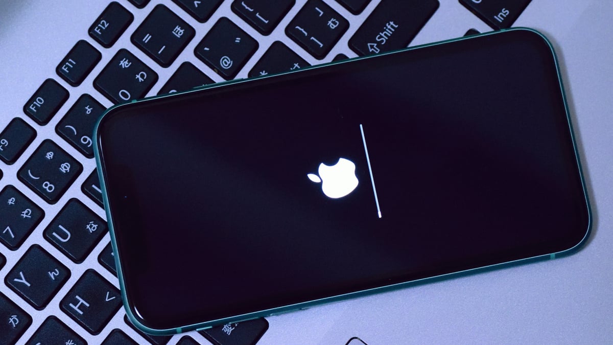 Apple pulls latest iOS 17.3 beta after reports of ‘boot loop’ bug