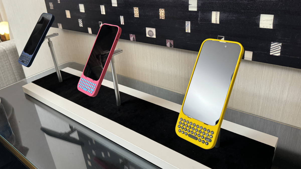 CES 2024: Clicks keyboard iPhone case hands-on review