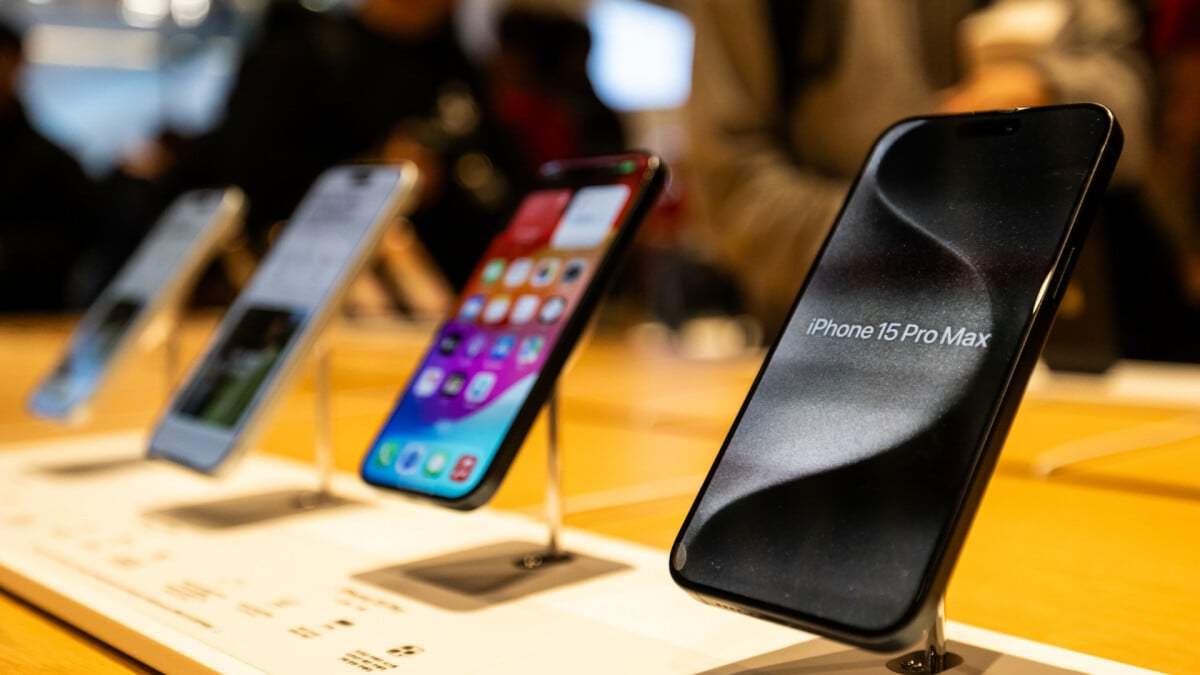 Apple takes the smartphone market crown for the first time